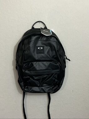 🎒 Oakley Holbrook 20L LX Backpack Black NWT 🎒
